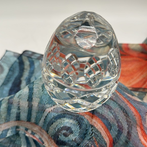 Large Clear Crystal Egg - Picture 2 of 5